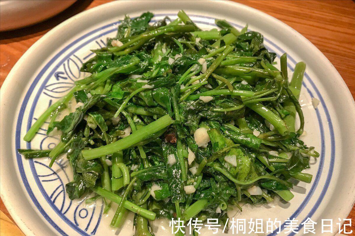 番茄|冬天多吃这碱性蔬菜,4块钱一把,钙比番茄高12倍,爽脆又好吃