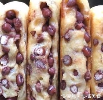 红豆又出新吃法,加一碗面粉,简单一做,松软香甜,好吃不厌