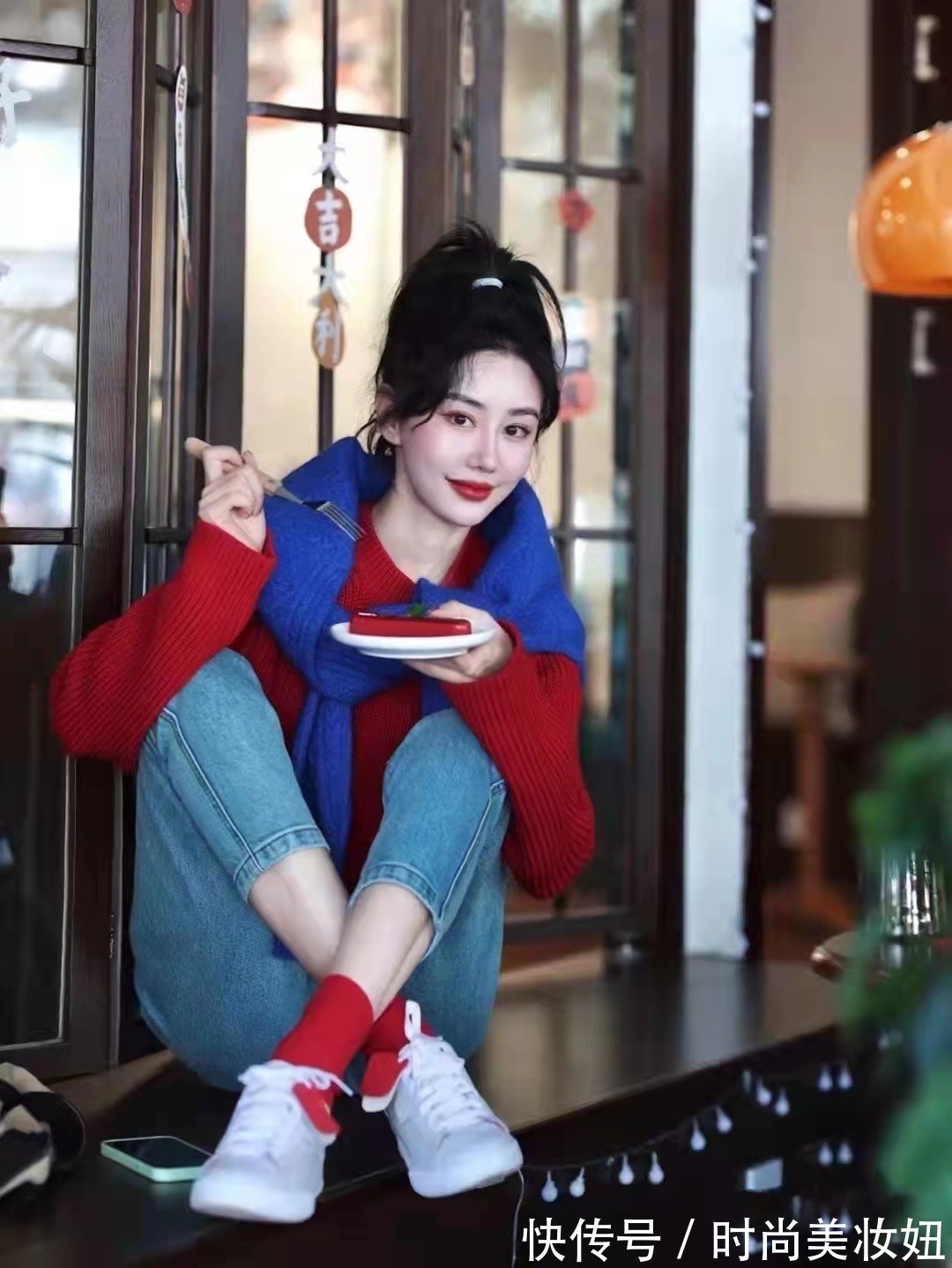 选用 新年的“开运穿搭”,红蓝搭配太绝了,不仅显气质还很洋气