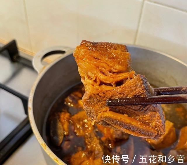 红烧牛肉面，十分钟快手午餐，汤鲜料足！