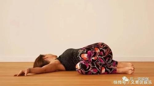 下腹部|开髋选对动作很重要，1个动作开髋关节6大方向，躺着髋就打开了