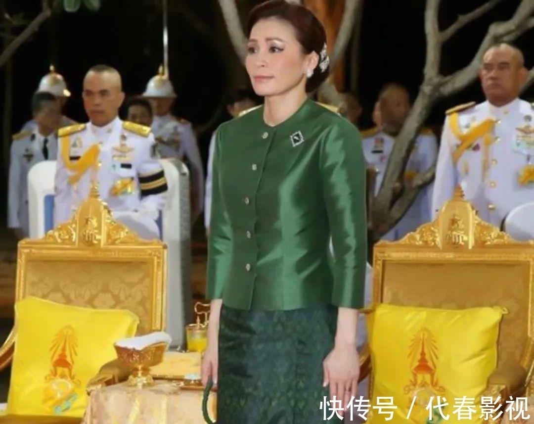 诗妮娜$王室发布最新的御画像,显示泰王与王后非常般配,苏提达暗自窃喜