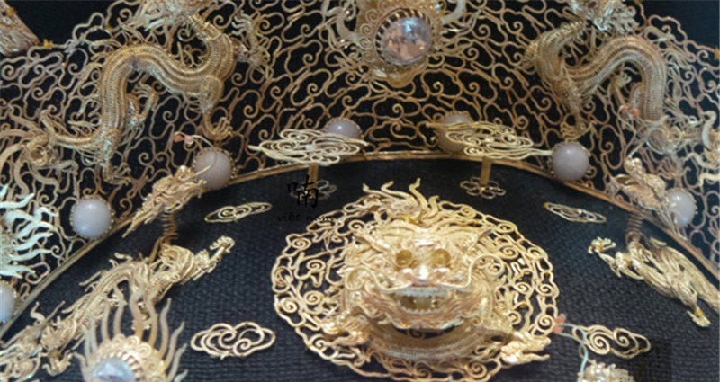 末代皇帝|实拍越南末代皇帝皇冠:装饰十分华丽的乌纱帽,称为九龙通天冠