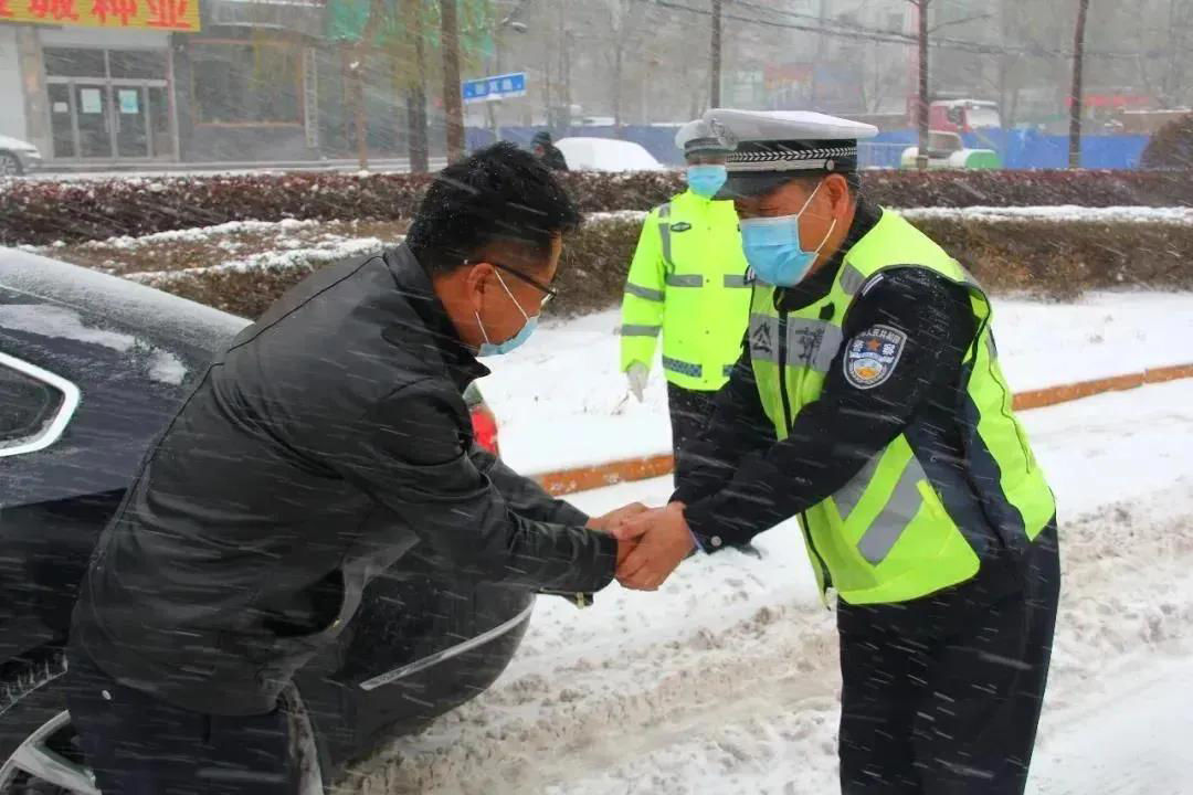 路面|一城风雪，一心守护