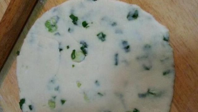 食用油|葱油饼这样做特别好吃,不加酵母粉,分分钟出锅,香酥脆没