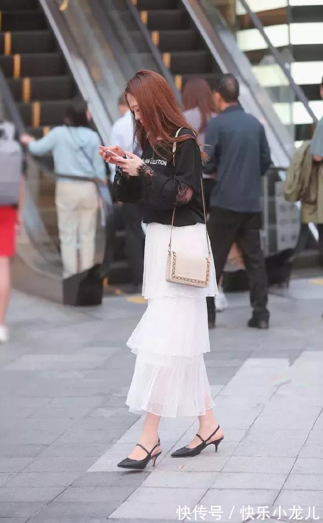 短款 短款拼接的蕾丝的元素,形成了长袖的班型,看上去气质优雅