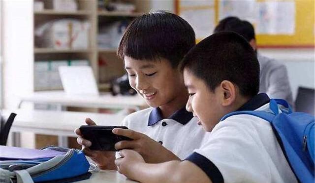 学习成绩|这种毒友谊带给孩子的伤害比早恋还大，爸妈还不好出面干涉