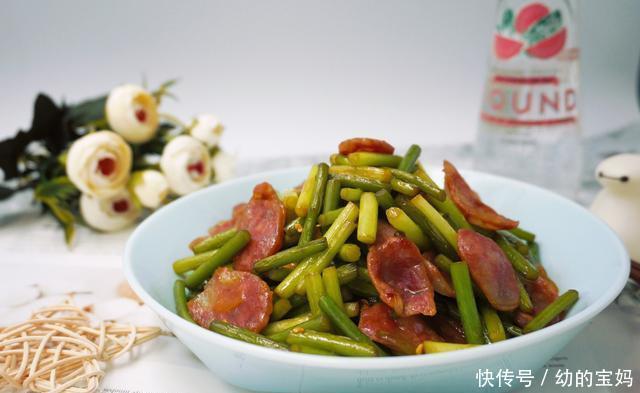 蒜薹|炒蒜薹时,直接炒是不对的,多加1步,炒好的蒜薹颜色翠绿味道好