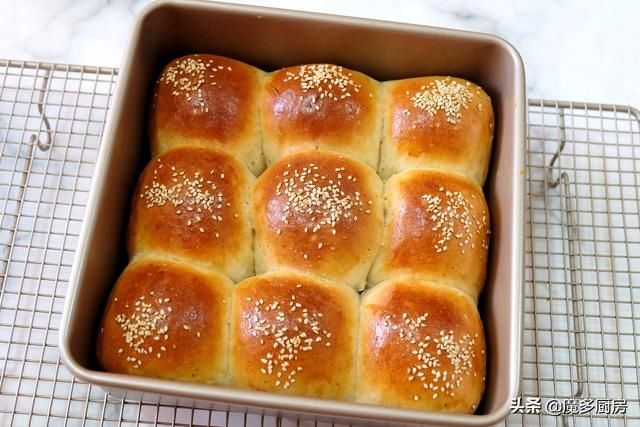 想吃面包不用买，自制低糖无油小面包，1袋面粉1杯豆浆1个鸡蛋