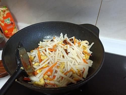 春天这菜特鲜嫩,看见别手软,有钱买不到,随便一炒自带清香