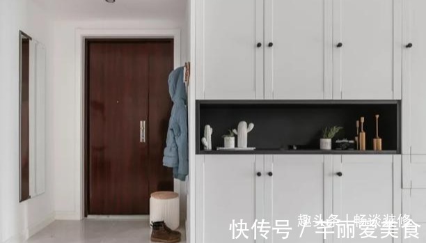 成品|家里装修,入户门与左右墙处同一水平线,鞋柜应该怎么设计?