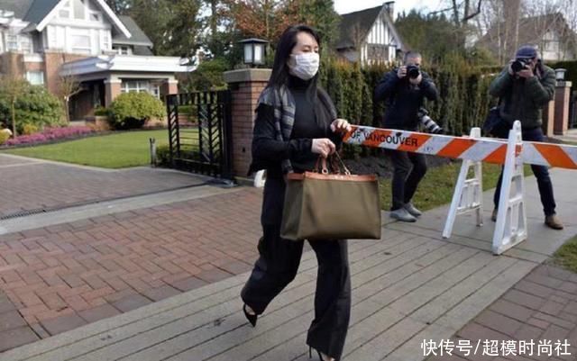 48岁孟晚舟新发型太减龄了！穿针织蓬蓬裙娇俏可爱，重现少女感