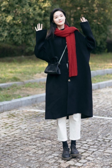 指南|秋冬穿搭指南,“大衣+直筒裤”最易上手,保暖又舒适,高级时髦