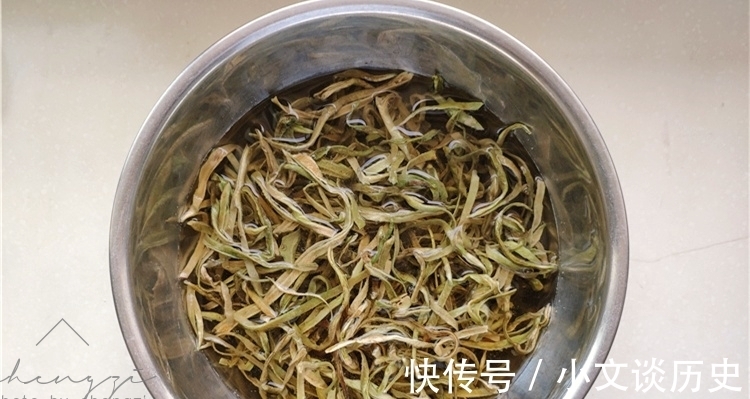 肥肉|8月太阳正好,此食材多买点,焯水后晒成干菜,冬天炖肉吃贼香