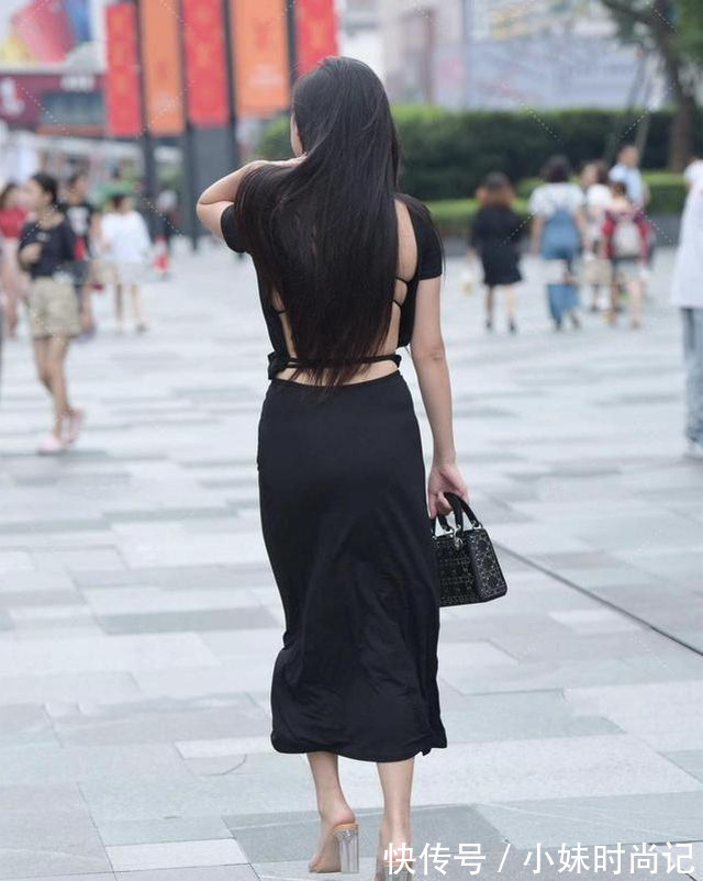 短袖|黑色短袖配黑半身裙,优雅大气,穿着轻松时尚