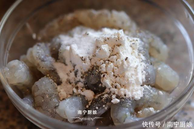 教你没吃过的虾仁新做法,一周吃7次都不腻,一次做一大盘不够吃