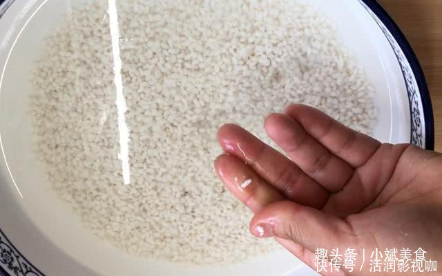  过瘾|一碗大米，一碗水，教你在家做米豆腐，麻辣鲜嫩，比凉粉好吃过瘾