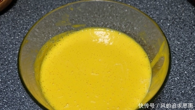 南瓜和|早餐蛋糕自己做，用料简单做法更简单，不用烤箱更轻松，香甜美味