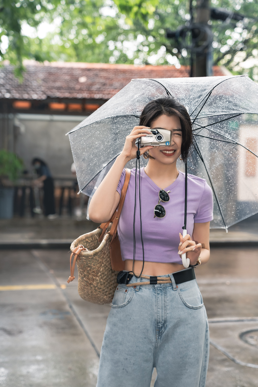 短袖|今夏怎么穿搭才时髦？短袖T恤搭配牛仔裤简约高级，秒变气质女神