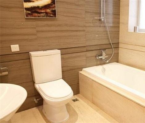 卫生间有异味污垢重,快用白醋兑水,喷上一点就减轻不少