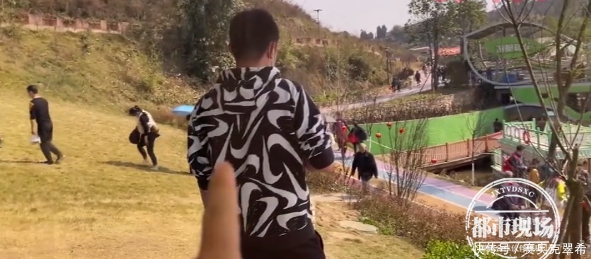 中年|四川“透明公厕”爆红网络!记者实地探测发现:有BUG?