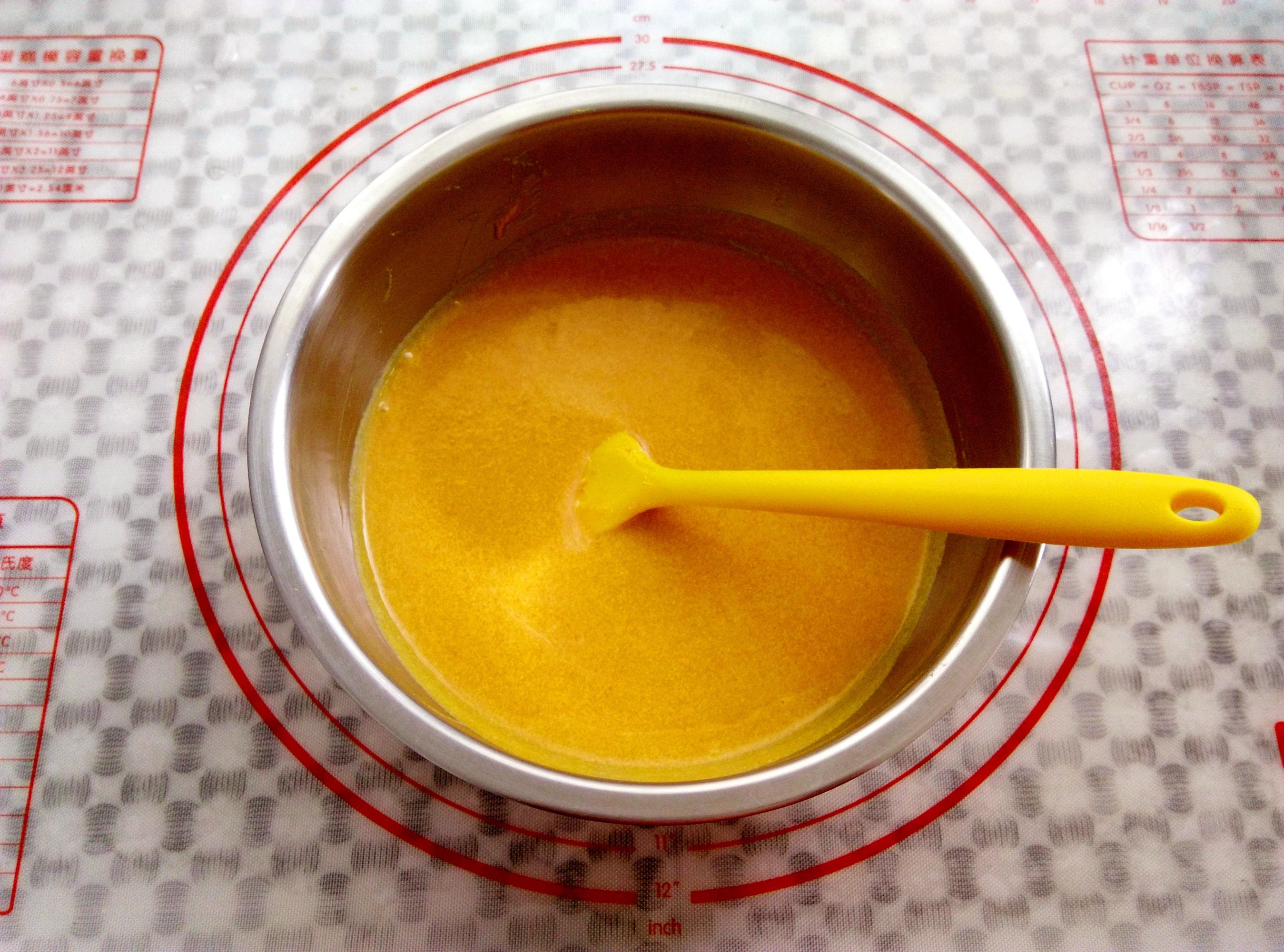 婆婆收了个32斤的大南瓜,我用它做南瓜派,香甜细腻比蛋糕还好吃