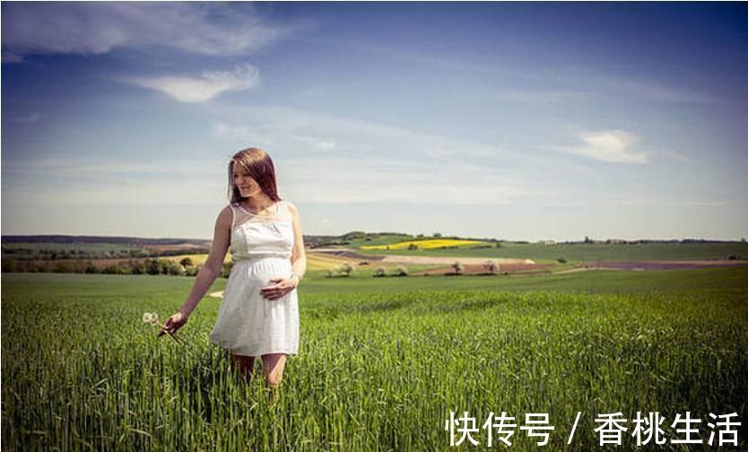 胎动|双胞胎在妈妈肚子里,一个胎动频繁,一个不动,出生后妈妈乐了