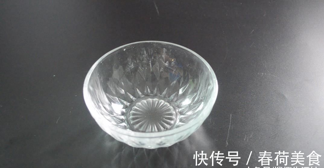 每次洗衣服时倒一点它, 衣服不管有多脏, 洗完后跟新的一样干净