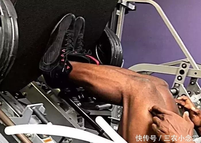 深蹲|他痴迷深蹲10年, 练成“无敌牛蛙腿霸”