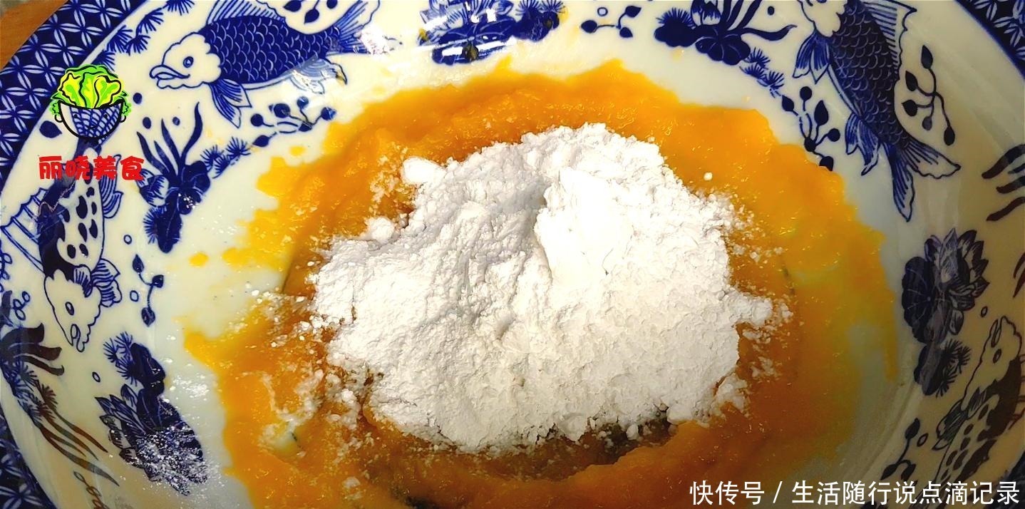 南瓜|半个南瓜，一碗糯米粉，简单一做，比油条简单多了，软糯又香甜