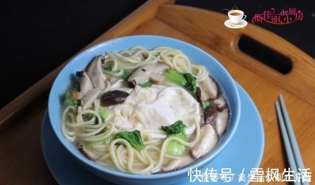 早餐，儿子迷上了这碗面，隔三差五叫我做，5分钟上桌，总吃不腻