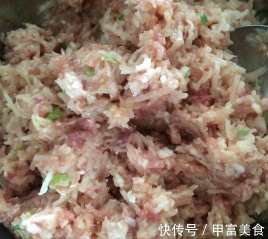 馅料|调萝卜馅，不要用盐杀水或者焯水，巧用一招，口感好味道香