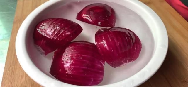 鸡蛋液|洋葱这么吃,血管不堵不得病,三高不近身,一辈子不受血栓困扰