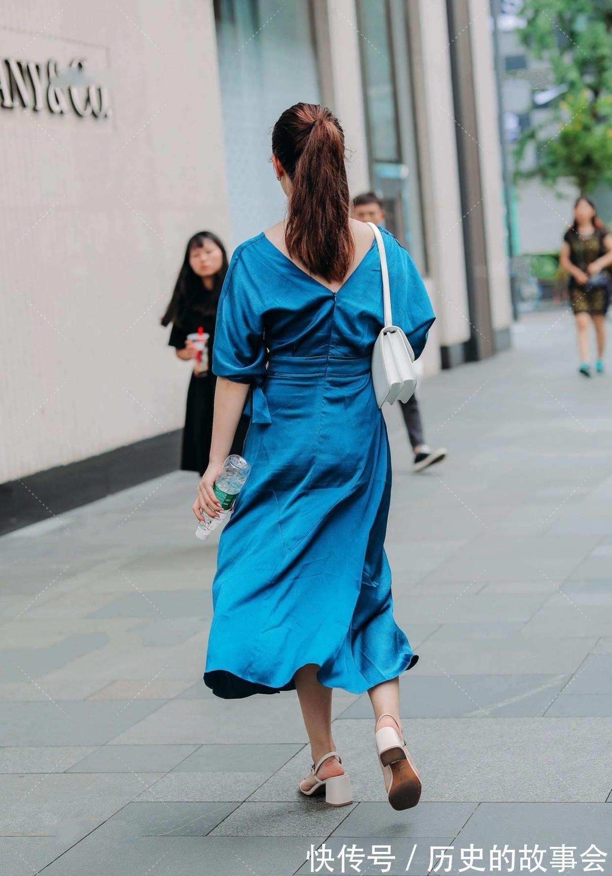 连衣裙 蓝色各异搭配出来，气质风格大不相同，选款与您共享蓝色衣服
