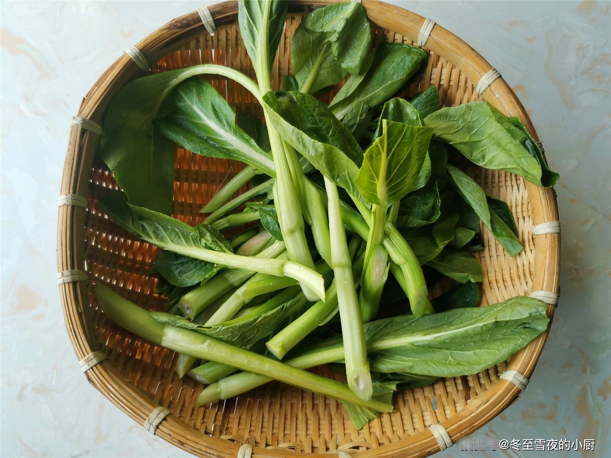  年后，适宜吃这个蔬菜，教你这样搭配炒，清淡脆嫩，深受女士欢迎