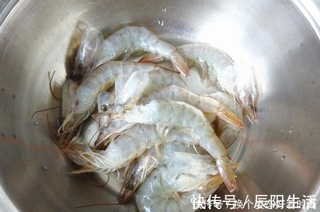 天冷了，三餐都要认真做，晒下我家的晚餐，两口人的餐桌，温暖！