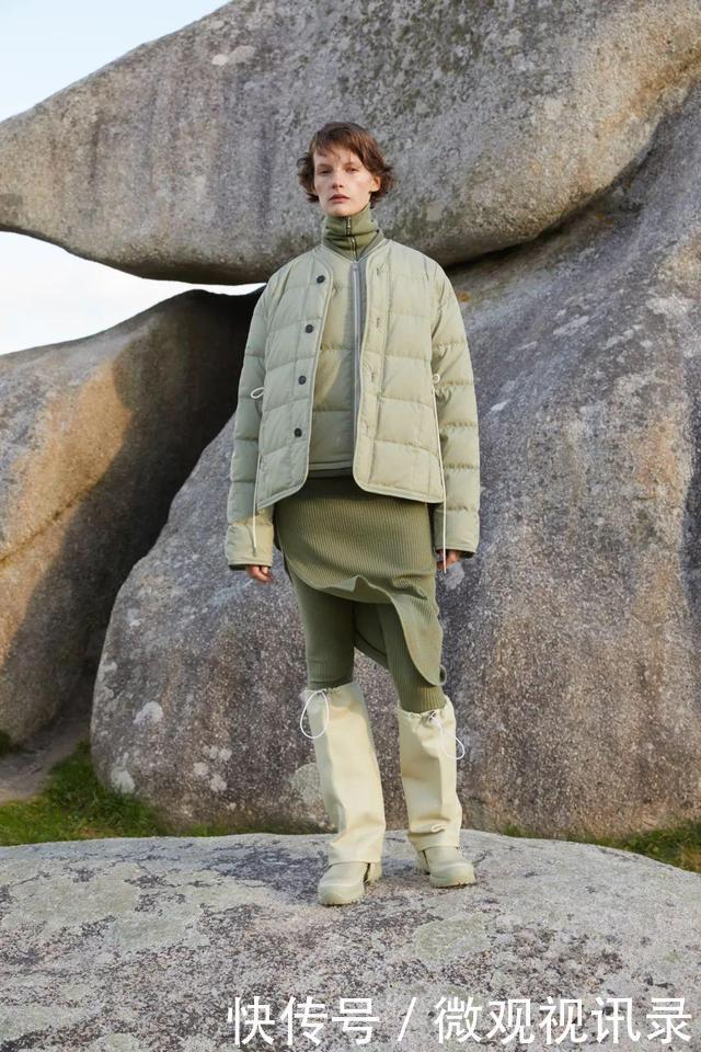 该穿羽绒服了!小个子冬天穿这4款最好看!最显高!最保暖