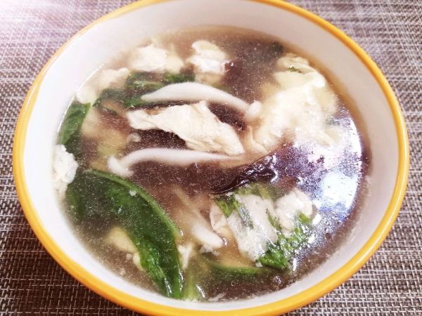 海鲜菇蛋花汤|紫菜海鲜菇蛋花汤