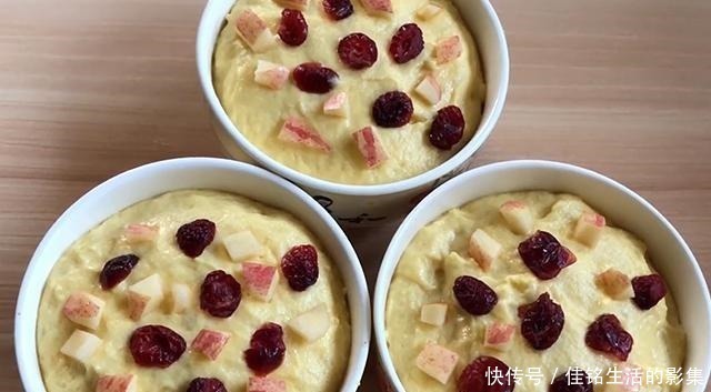 做法|玉米面最好吃做法，手不沾面，开水一烫，蓬松暄软，比面包还好吃