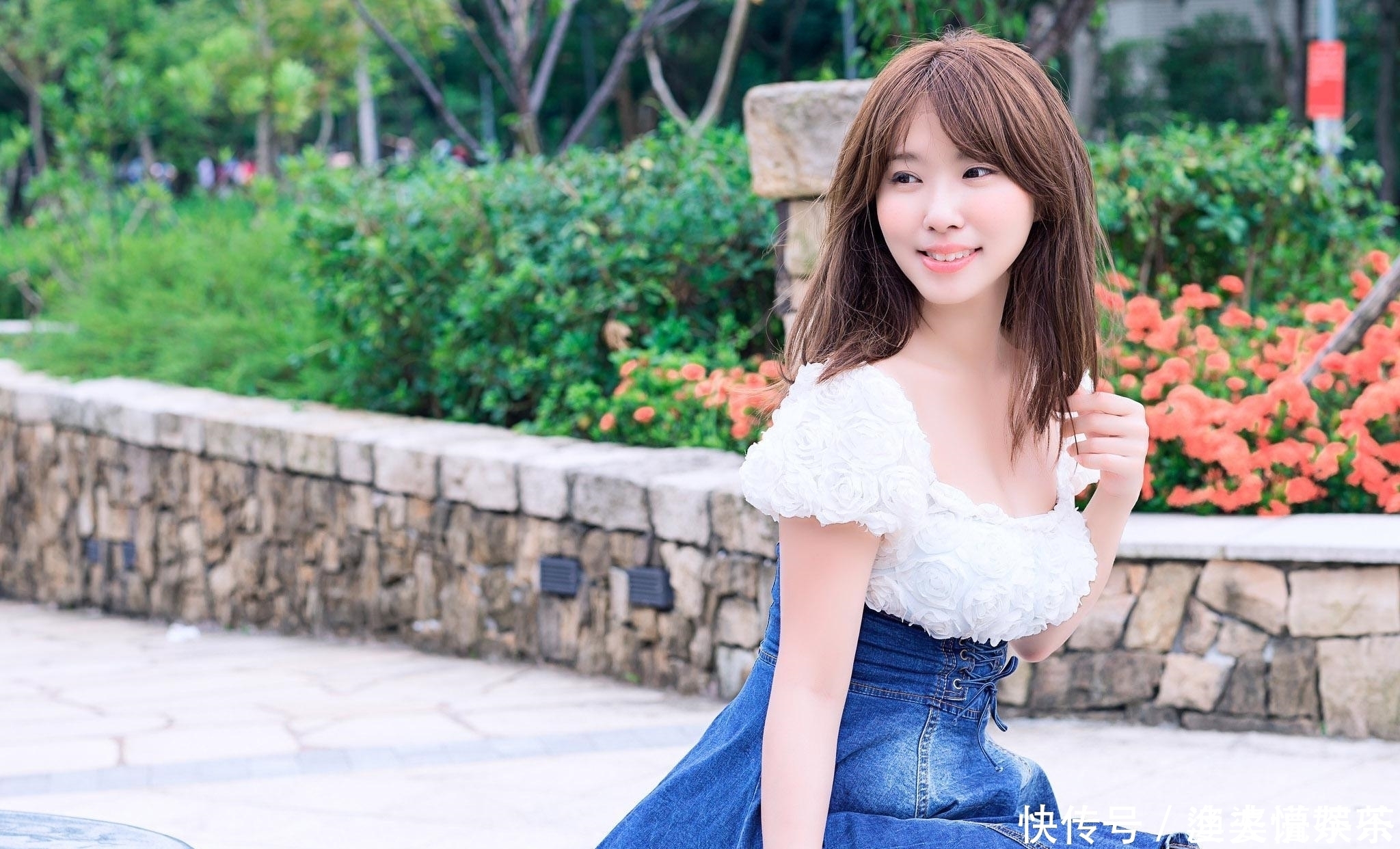 时尚穿搭推荐：时尚美女唯美写真，青春、靓丽，简直美爆了