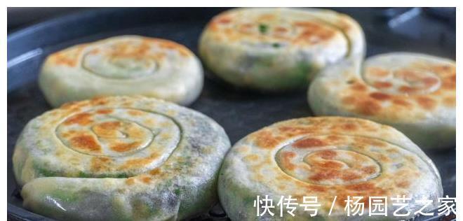 锅盔|韭菜木耳新吃法，做法比锅盔简单，比煎饼好吃，早餐连吃3天不腻