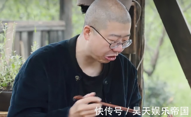 张艺兴|黄磊的“葱油拌面”能申请吉尼斯看到张艺兴的剩饭,瞬间明白了