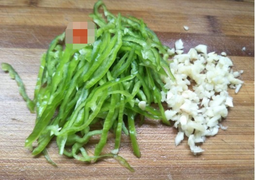 吃这菜真爽,两三下炒一盘,隔几天就做一回,比大鱼大肉都香