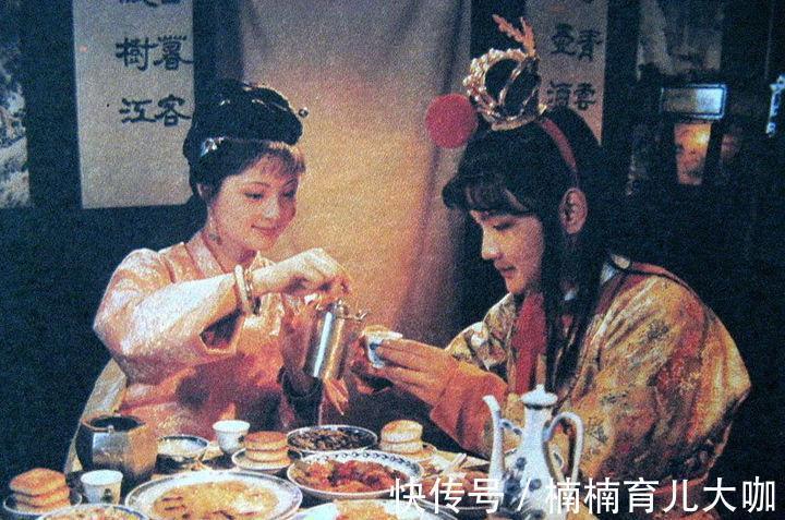 宝钗!真绝了!薛宝钗靠姿色套路宝玉,林黛玉高情商霸气打脸,句句诛心