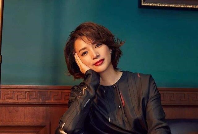 撒贝宁|董卿的孤独落寞，连撒贝宁都感慨，这次她真的要离开央视