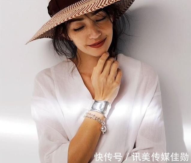 穿搭|年过半百还可以怎么穿?学会这3个技巧,让您变白又会穿