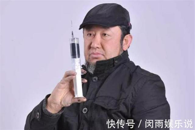 印刷体@65岁老人挑战邵岩,苦练“射墨”25年,一根针管射出标准印刷体