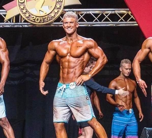 颜值担当|看完这位肱二头肌先生, 你还觉着肌肉男都丑吗