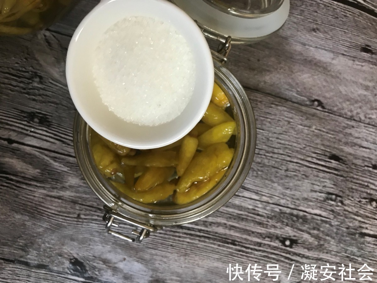 泡椒凤爪|网红小吃泡椒凤爪,在家做非常简单,酸辣开胃