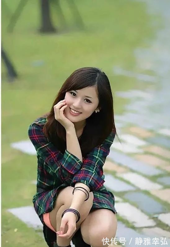 中书协@她被誉为“书法女神”,一手大气磅礴的行草书让人羡慕,跌宕起伏